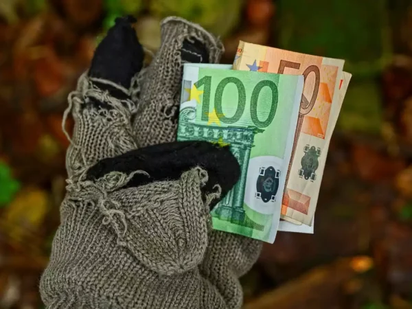 Des billets en euros. @Adobe