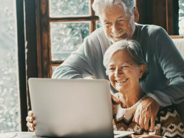 Couple de retraités mariés. @Adobe